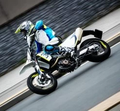 MACNA VOLTAGE Lederkombi 2-teilig -Macna Store macna voltage lederkombi 2 teilig weiss blau gelb 60 402015wb60 1 3